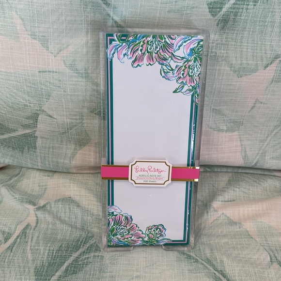 Lilly Pulitzer Notepad Holder Acrylic Office 200 Sheet Memo Pad Chick Magnet NWT - Picture 3 of 5